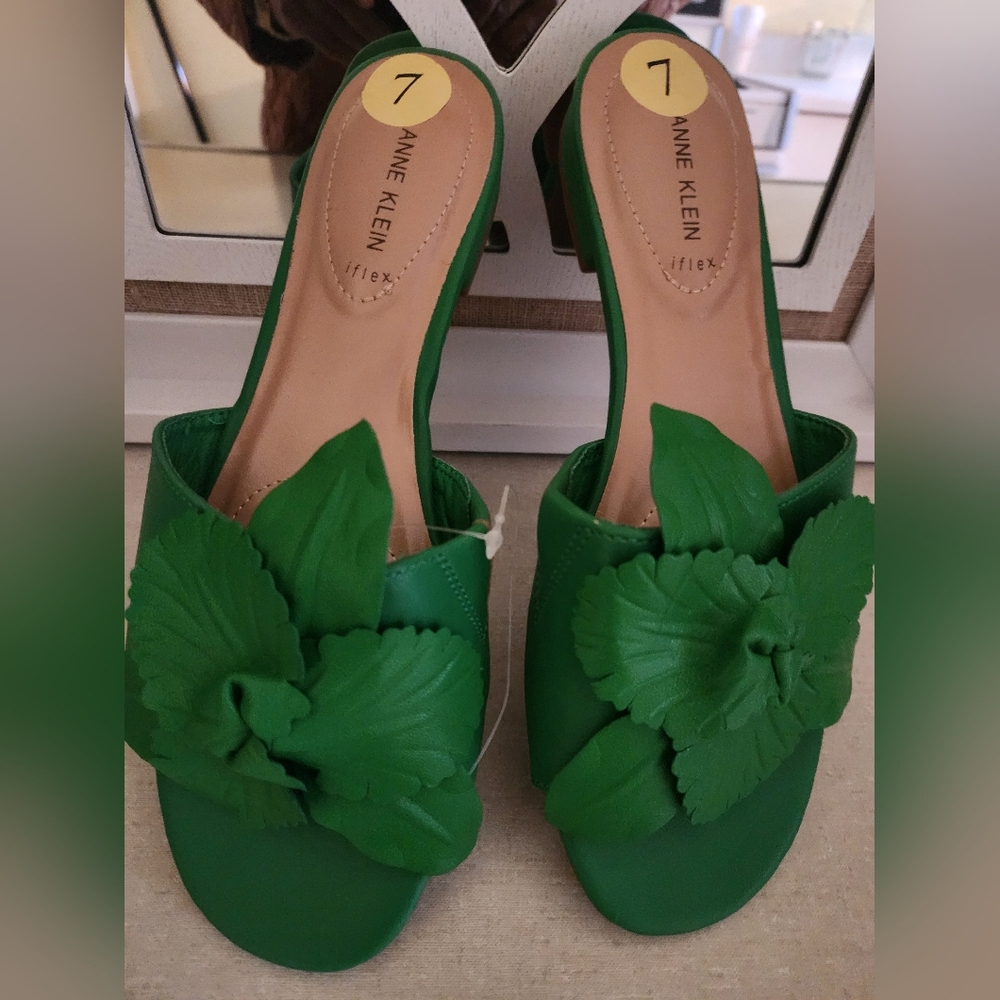Anne Klein Vibrant Green Floral Slide Sandals,Caribbean/Vacation Ready,S-7, NWOT - Picture 3 of 5